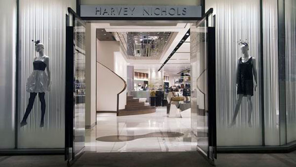 Το visual merchandising αρχίζει από το κτίριο που στεγάζεται το κατάστημα, Harvey Nichols